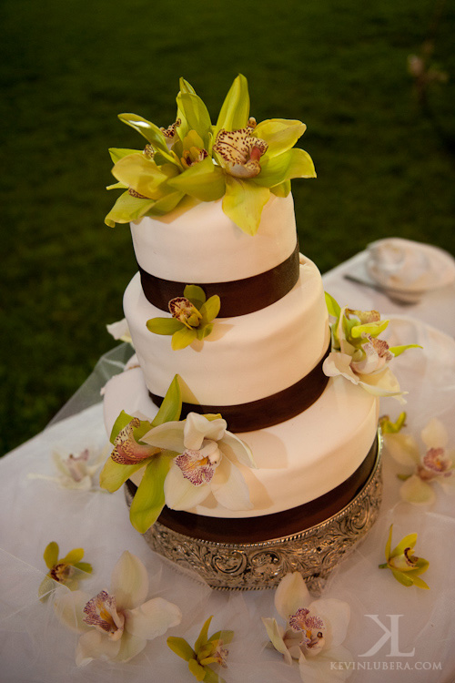 paradise-cove-wedding-cake